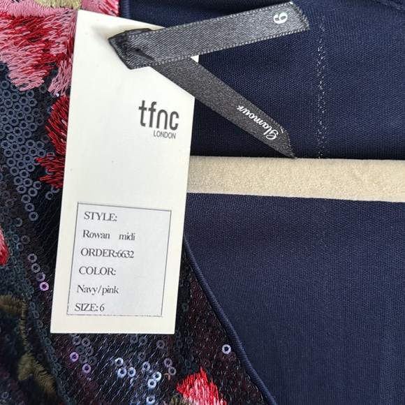 Gorgeous sequins dress with flowers. Head turning piece. NWT. Size 6. - Picture 6 of 6